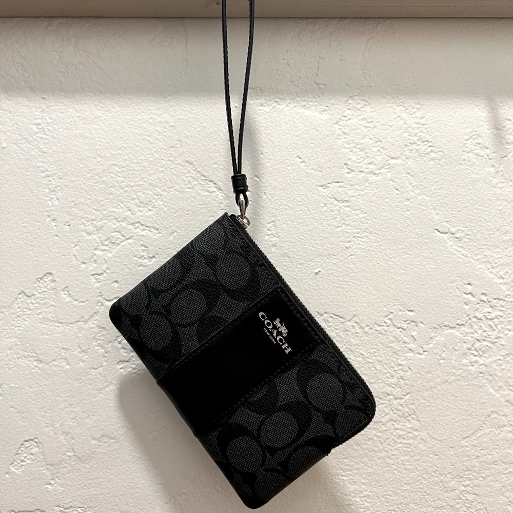 COACH Corner Zip Wristlet In Signature Canvas, Black, Leather, NEW, Small.